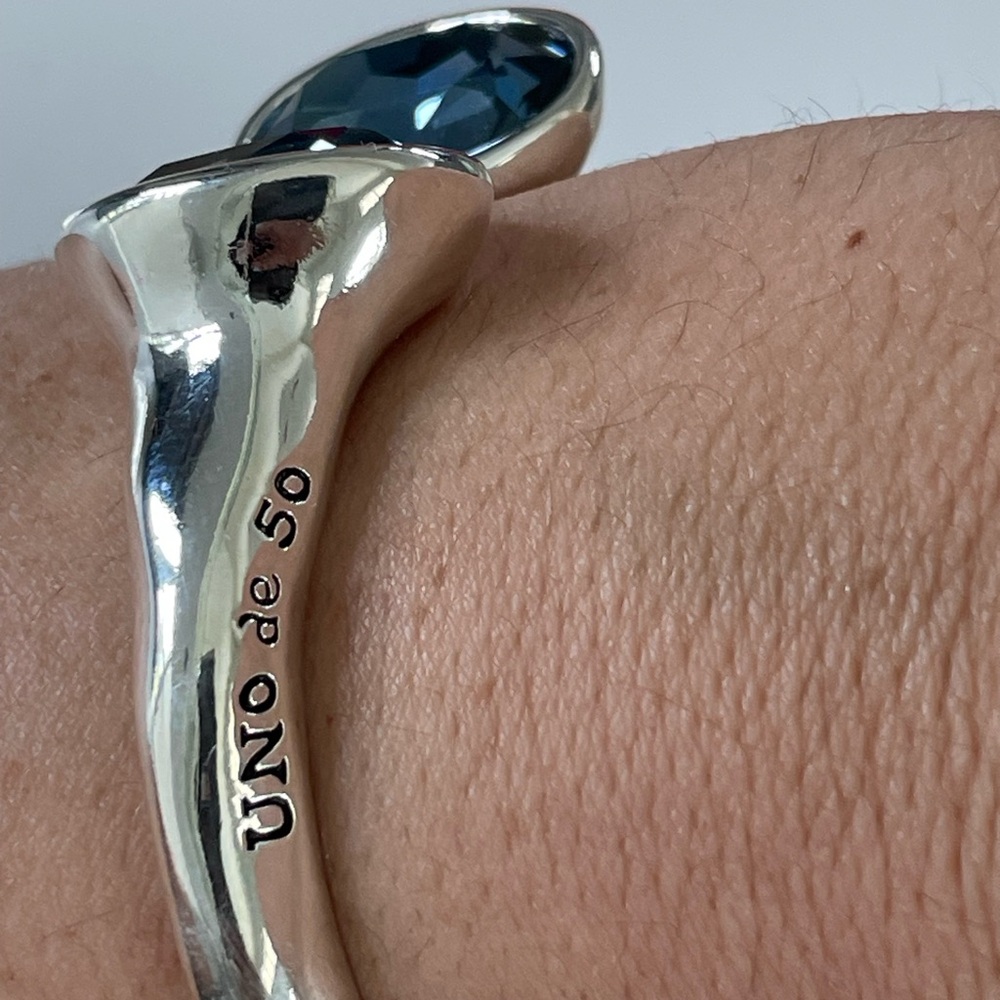 Uno de 50 Bracelet - NEVER SEEN - Silver with Blue Swarovski Crystal - Picture 13 of 14